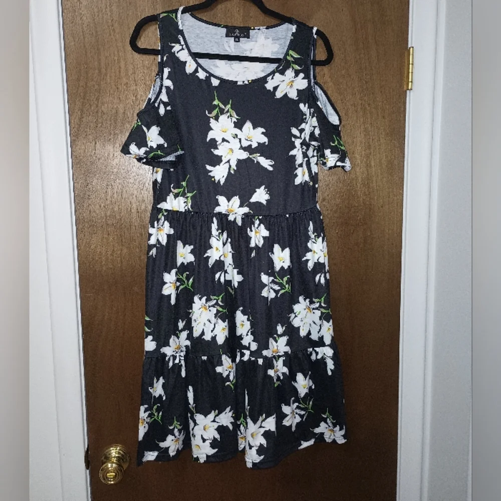 Floral‎ Cold Shoulder Dress with pockets XL